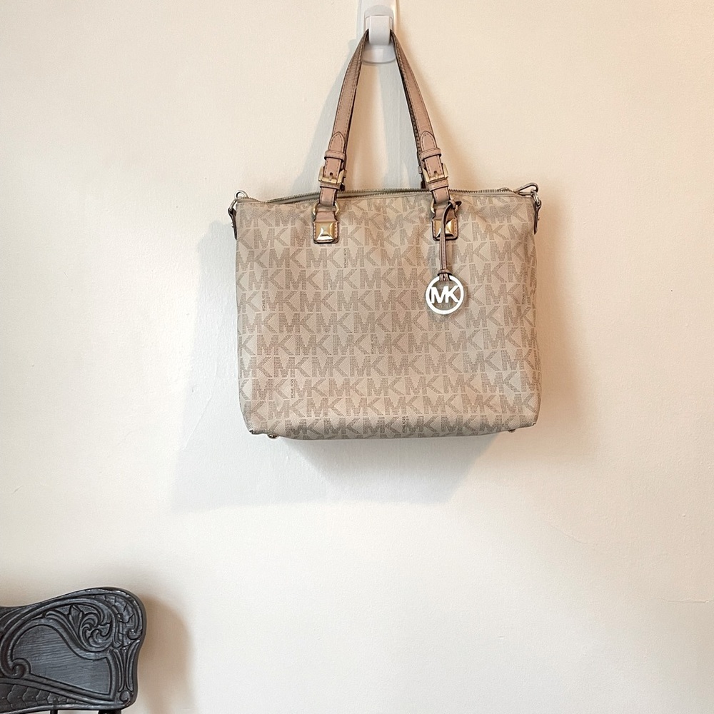 Michael Kors MK ivory and beige purse with shoulder strap